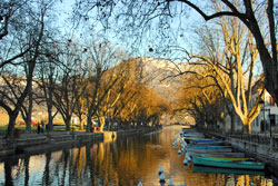 canal de Vassé, le lac et l'ile aux cignes