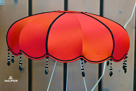 Jade Création, finitions des coutures d'un abat-jour