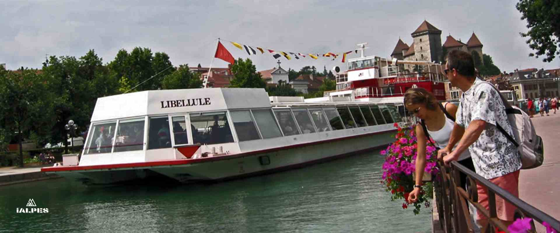 Bateau croisière sur le lac d'Annecy, Haute-Savoie