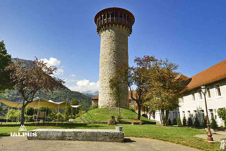 Château de faverges, cour et donjon