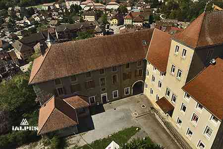 Château de Faverges, vue sur la cour.