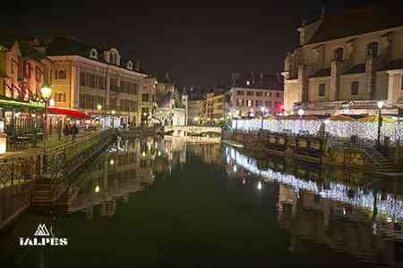 Annecy, canal du Thiou à Noël