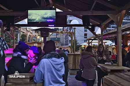Annecy, marché de Noël à Courrier