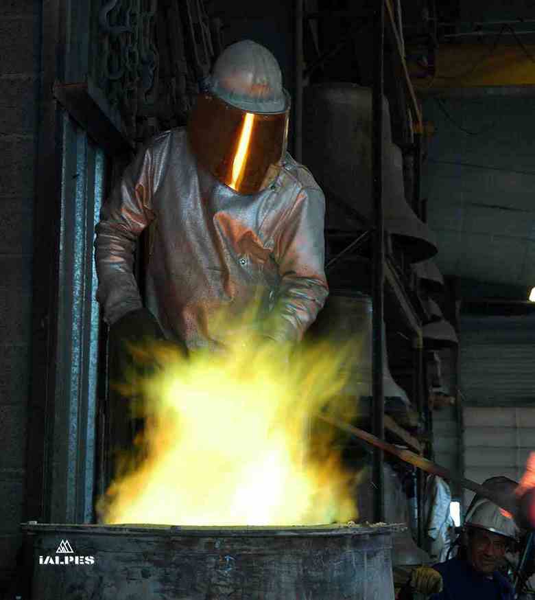 Coulée d'une cloche au Musée Paccard, Haute-Savoie