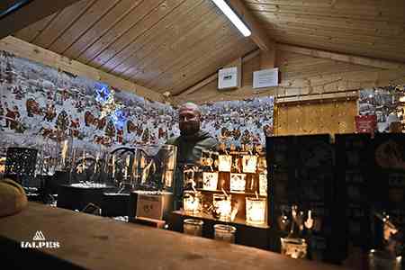 Thonon, marché de Noël, exposant cheminée de table