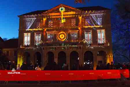 Thonon, marché de Noël, sons et lumières à l'Hôtel-de-Ville.