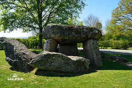 La pierre aux Fées, Haute-Savoie