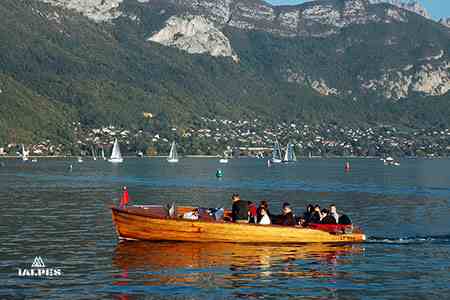 Croisière bateau en bois lac d'Annecy