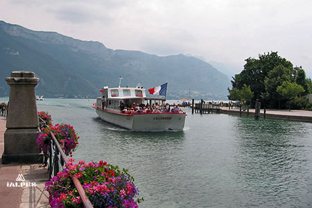 Bateau croisière lac d'Annecy