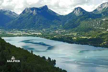 Panorama lac d'Annecy du col de la Forclaz