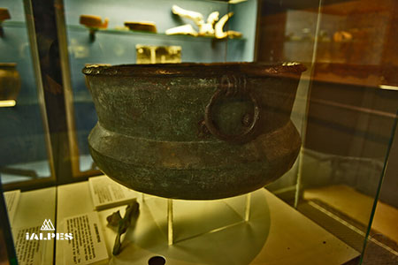Chaudron au musée d'archéologie de Viuz-Faverges