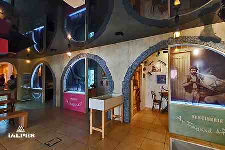 aiguille du midi et le mont-blanc, haute-savoie