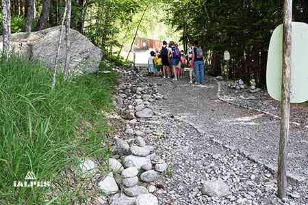 Porte tellurique du Jardin des Cimes