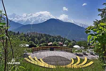 Scène du Jardin des Cimes