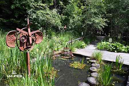 La porte des miroirs au Jardin des Cimes