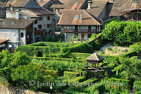 Vue d'ensemble du Jardin des Cinq Sens à Yvoire