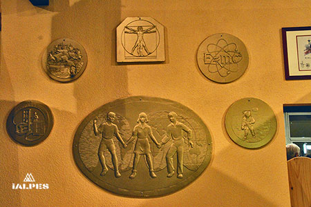 Dessins sur une cloche