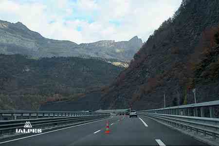 Viaduc autoroute blanche Chamonix